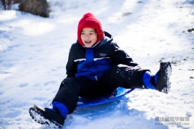 滑雪服可以當沖鋒衣穿嗎?